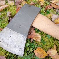 DUŻY TOPÓR SANDVIK WOJSKOWY SMUKŁA DUŻA SIEKIERA SANDVIK HICKORY 2KG